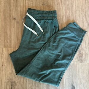 Vuori Joggers medium green